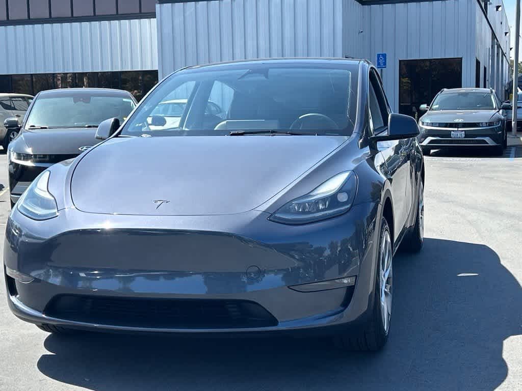 2023 Tesla Model Y Base — photo 1 of 13