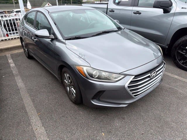 2018 Hyundai Elantra SEL — photo 1 of 5