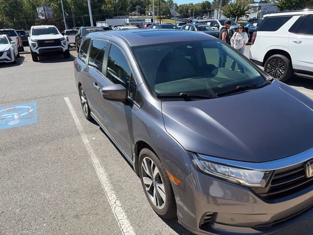 2022 Honda Odyssey Touring — photo 1 of 4