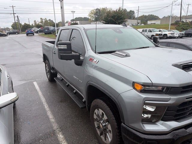 2024 Chevrolet Silverado 2500HD Custom — photo 1 of 5