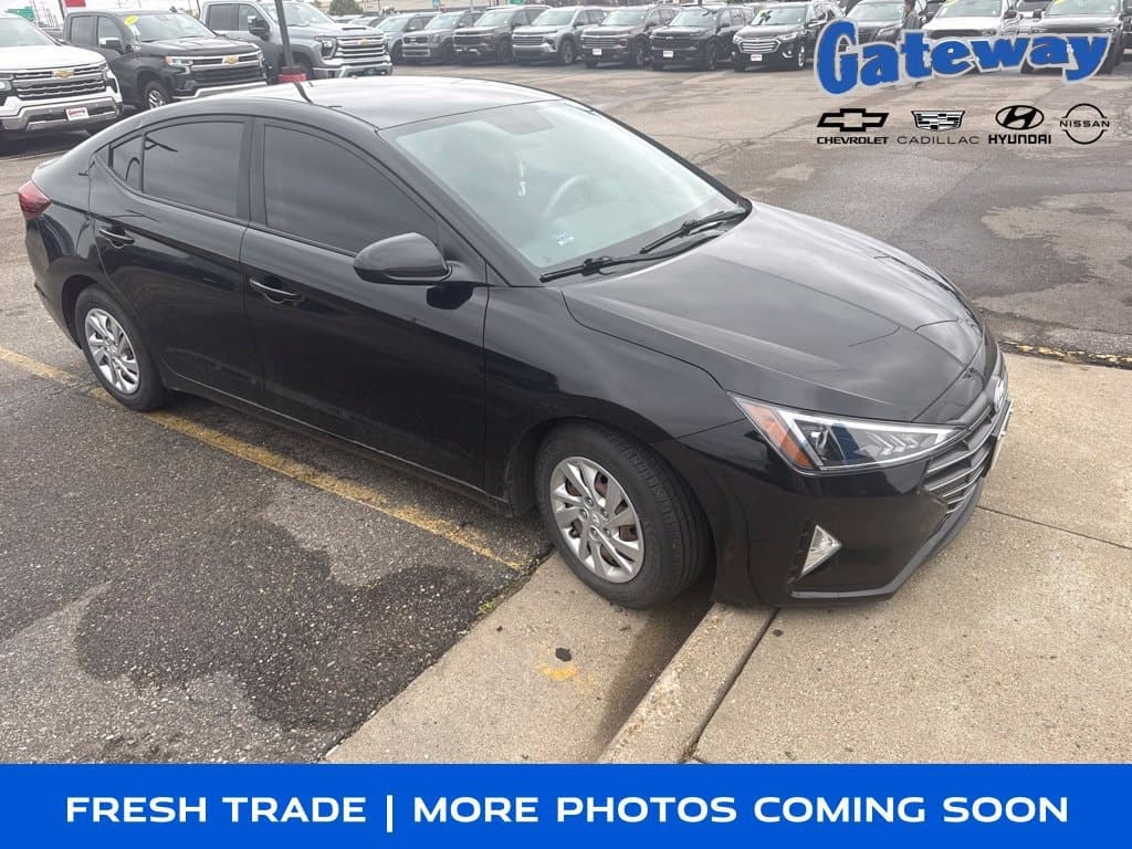 2019 Hyundai Elantra SE — photo 1 of 12