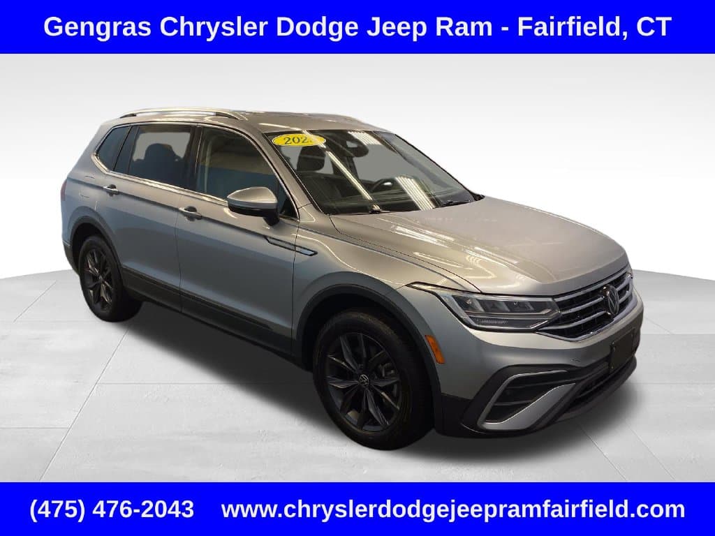 2023 Volkswagen Tiguan SE — photo 1 of 47