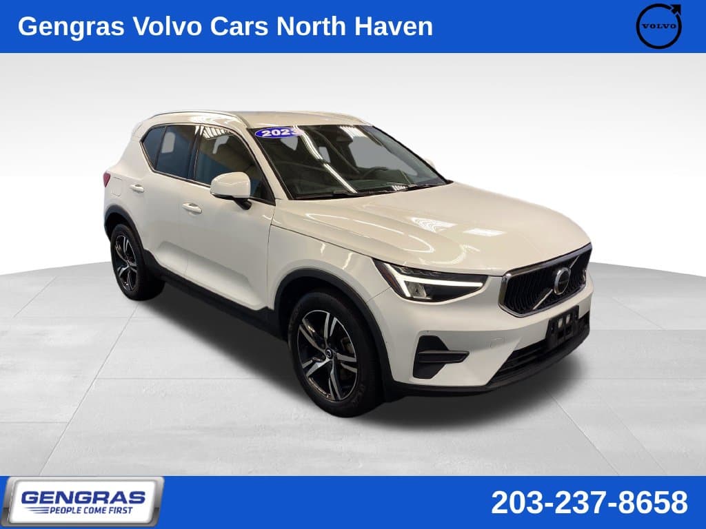 2023 Volvo XC40 Core — photo 1 of 48