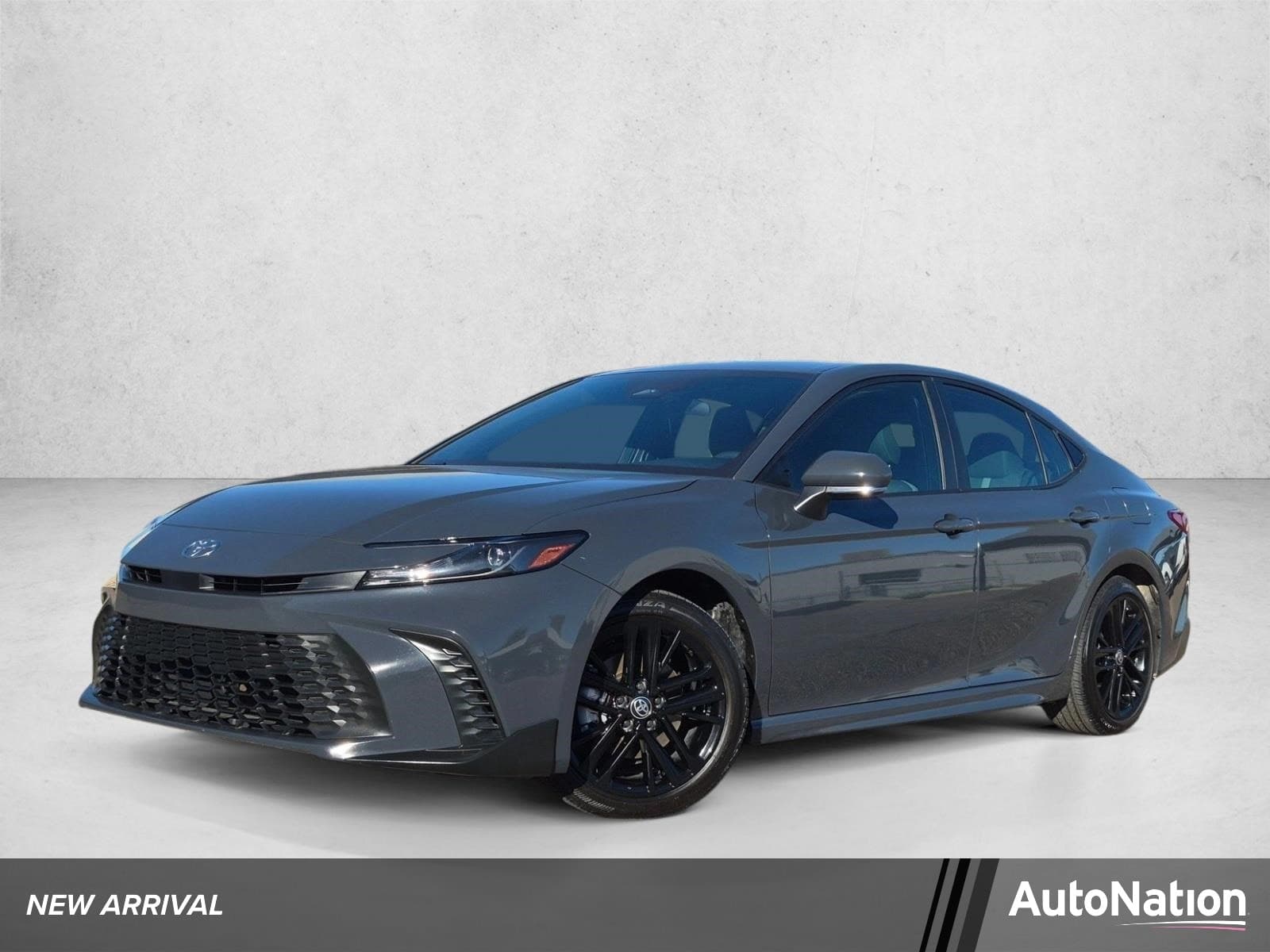 2025 Toyota Camry SE — photo 1 of 16