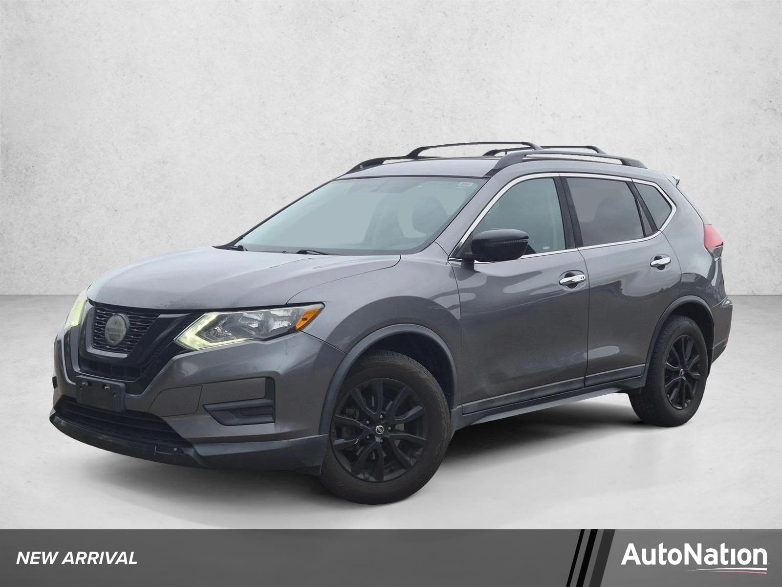 2018 Nissan Rogue SV — photo 1 of 16