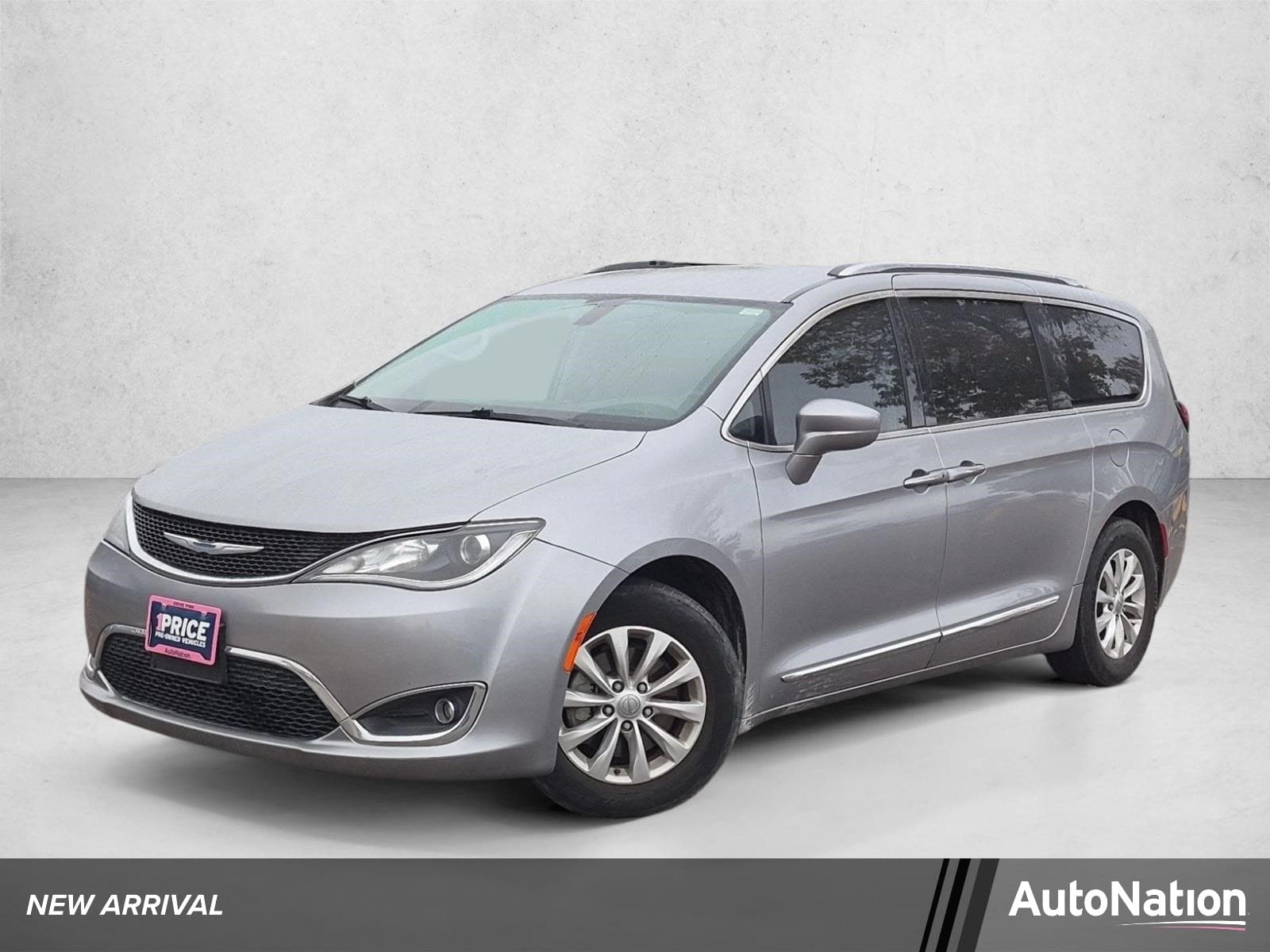 2018 Chrysler Pacifica Touring L Plus — photo 1 of 18