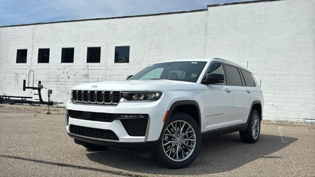 2027 Jeep Grand Cherokee Limited — photo 1 of 45