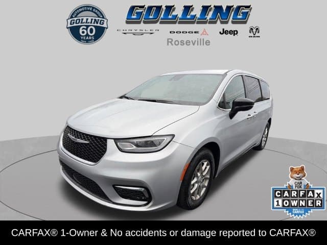 2026 Chrysler Pacifica Select — photo 1 of 9