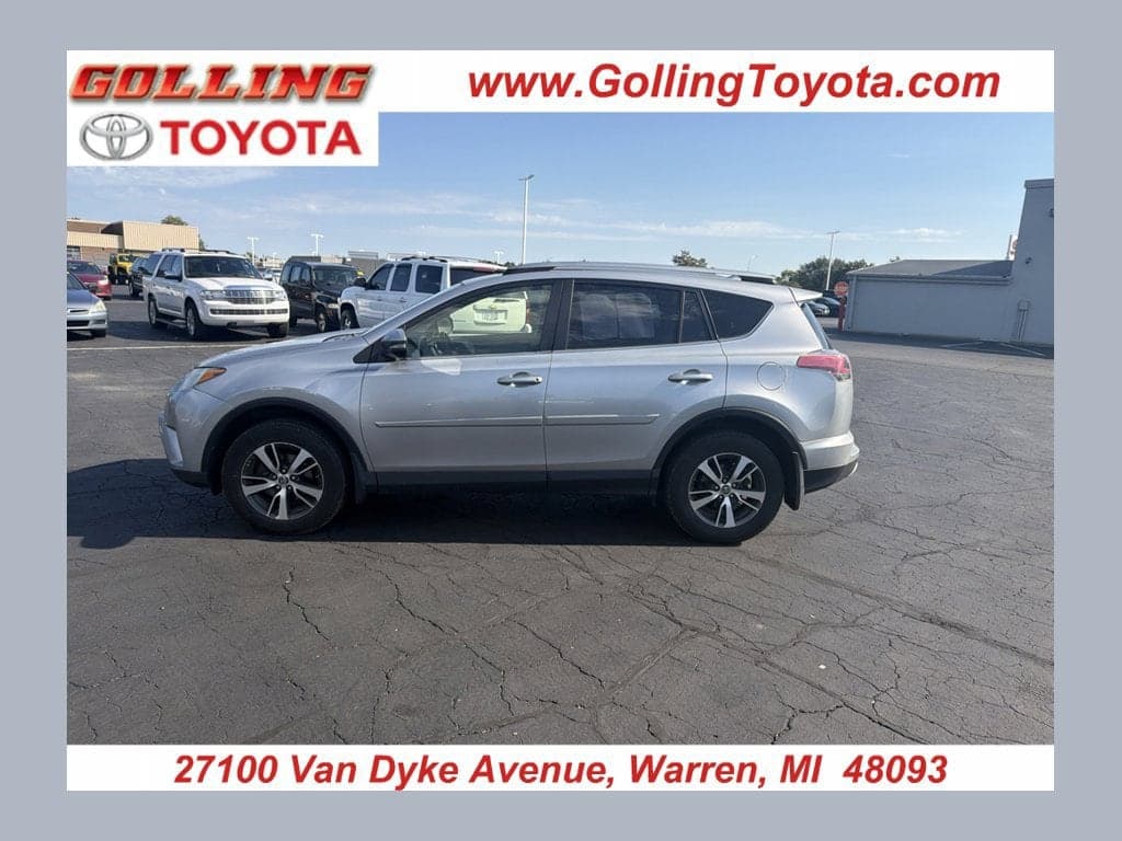 2018 Toyota RAV4 XLE — photo 1 of 10