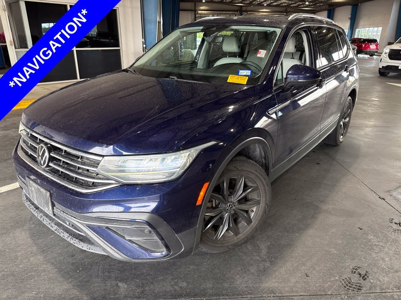 2023 Volkswagen Tiguan Base — photo 1 of 27
