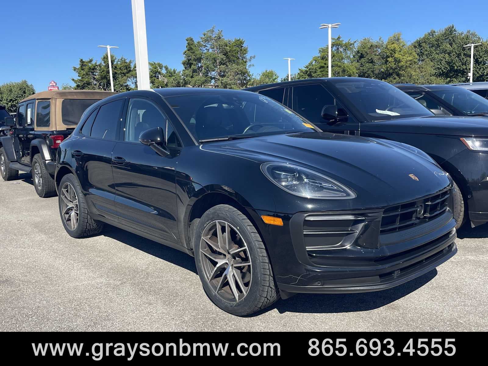 2025 Porsche Macan Base — photo 1 of 12