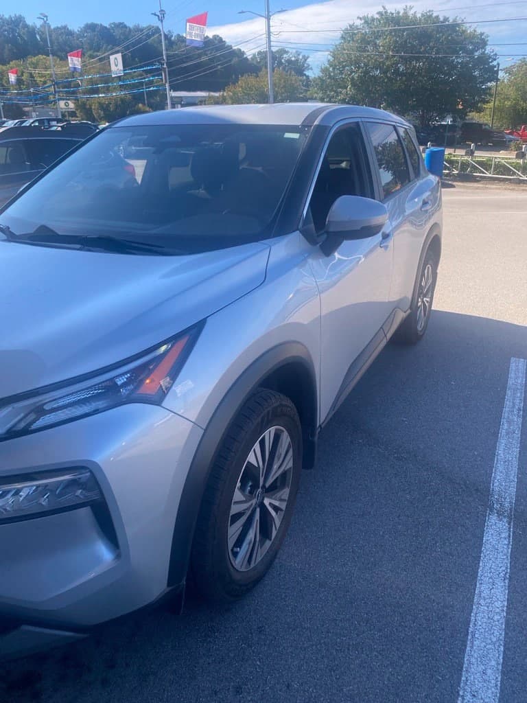 2023 Nissan Rogue SV — photo 1 of 5