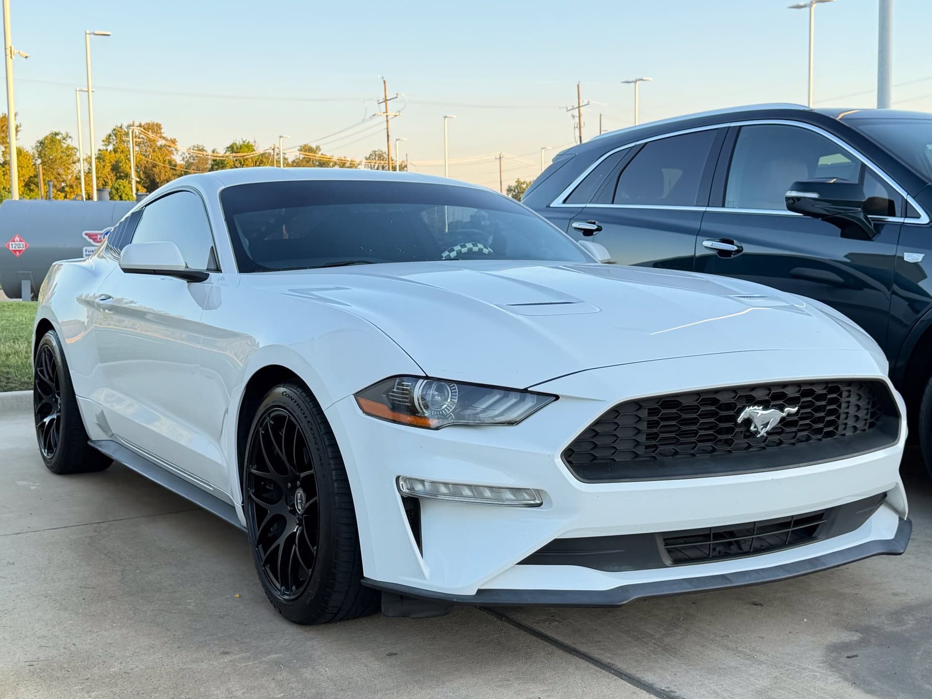 2018 Ford Mustang Base — photo 1 of 8