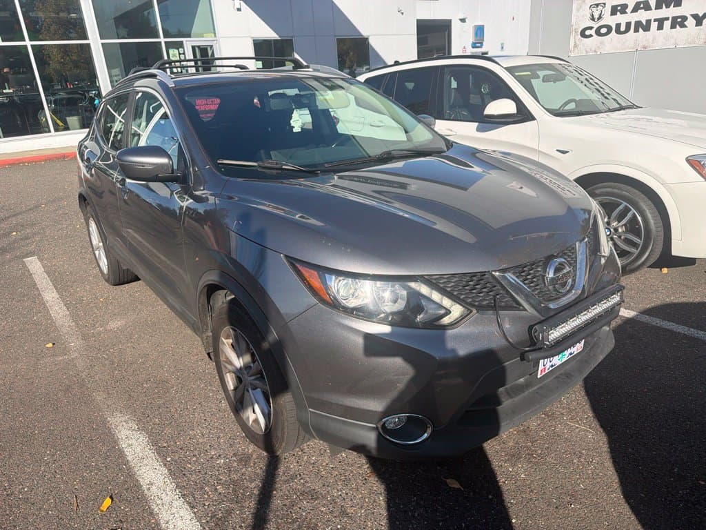 2017 Nissan Rogue Sport SV — photo 1 of 9