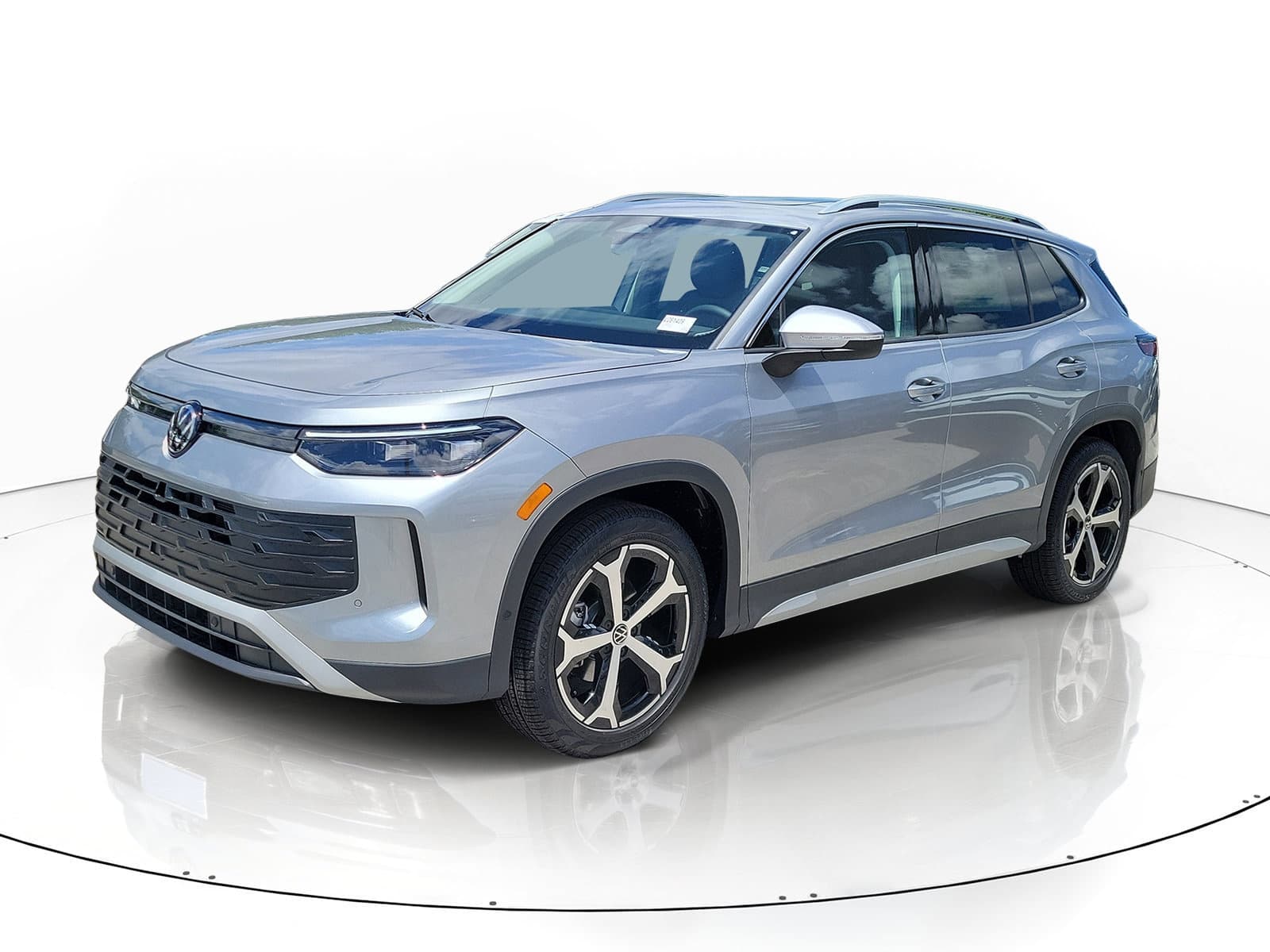 2026 Volkswagen Tiguan SE — photo 1 of 17