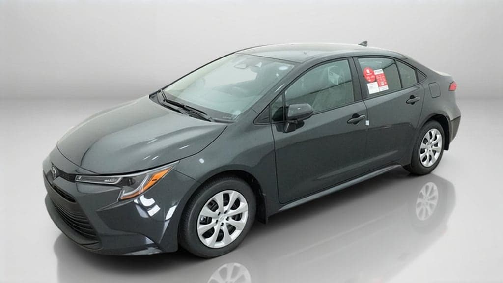2027 Toyota Corolla LE — photo 1 of 18