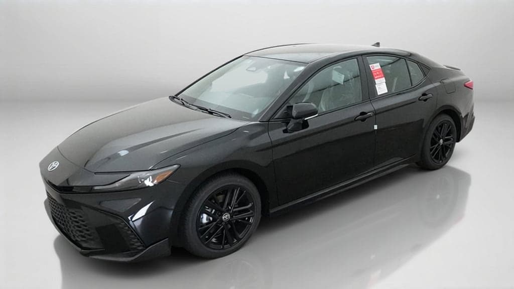 2026 Toyota Camry SE — photo 1 of 18
