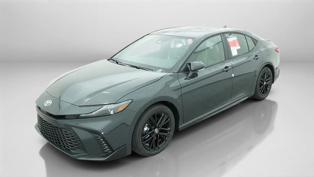 2026 Toyota Camry SE — photo 1 of 18