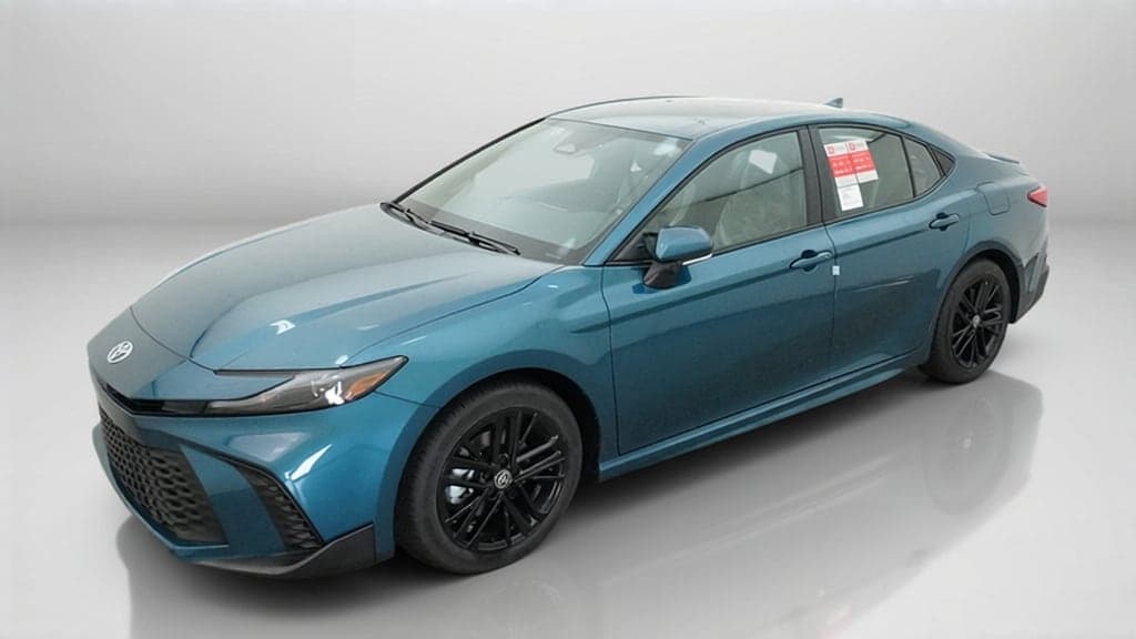 2026 Toyota Camry SE — photo 1 of 18