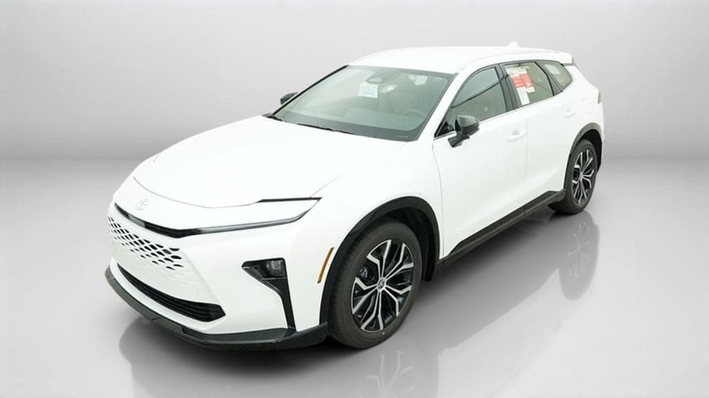 2026 Toyota Crown Signia XLE — photo 1 of 18