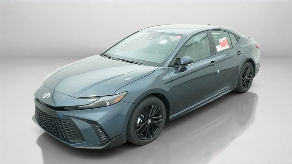 2026 Toyota Camry SE — photo 1 of 18