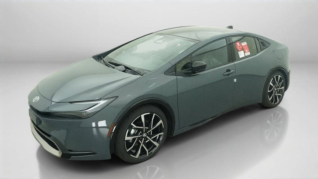 2027 Toyota Prius Plug-In Hybrid XSE Premium — photo 1 of 18