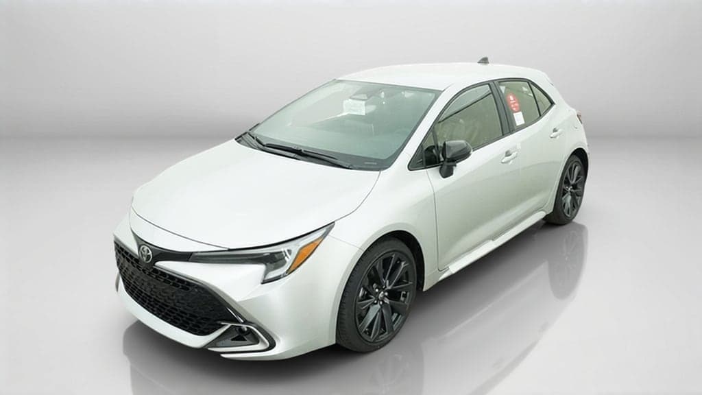 2027 Toyota Corolla Hatchback XSE — photo 1 of 18