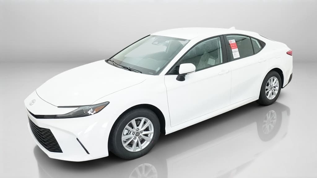 2026 Toyota Camry LE — photo 1 of 18
