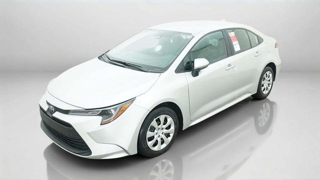 2026 Toyota Corolla LE — photo 1 of 18
