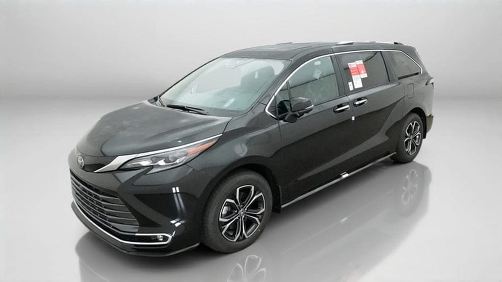 2026 Toyota Sienna Platinum — photo 1 of 18