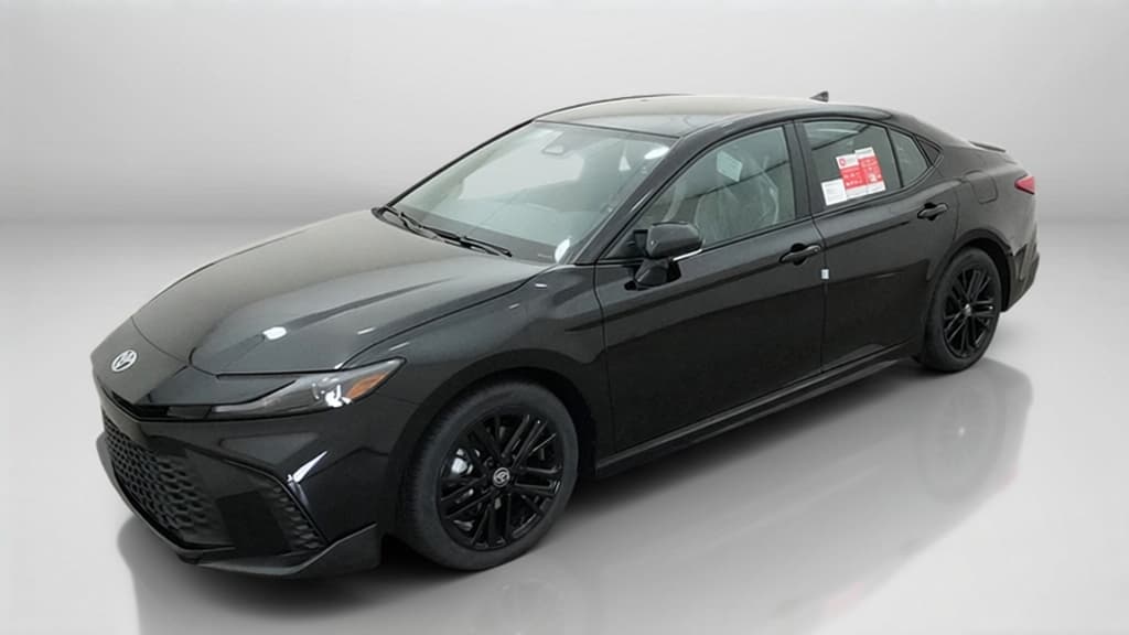 2026 Toyota Camry SE — photo 1 of 18