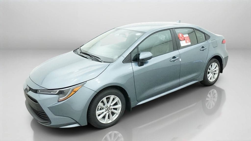 2027 Toyota Corolla LE — photo 1 of 18
