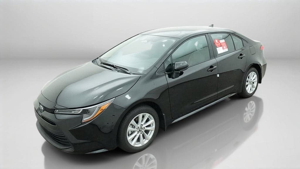 2027 Toyota Corolla LE — photo 1 of 18