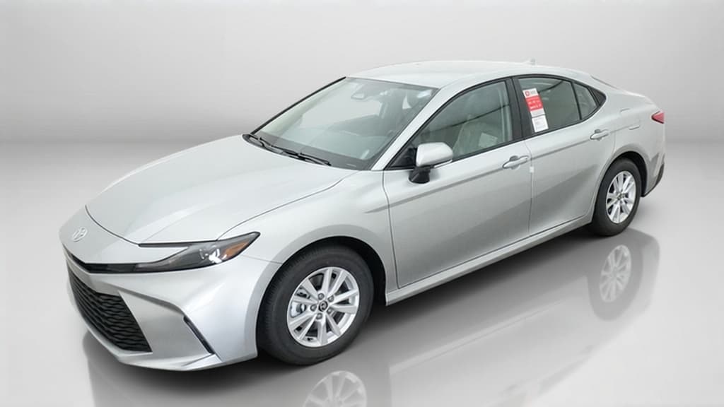 2026 Toyota Camry LE — photo 1 of 18