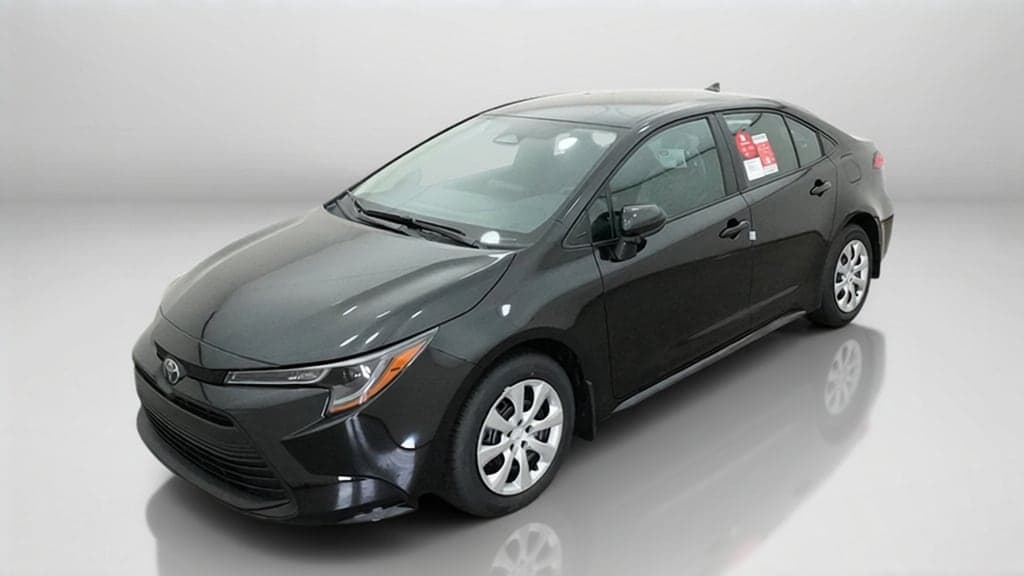 2027 Toyota Corolla LE — photo 1 of 18