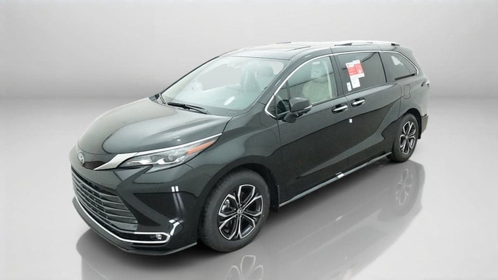 2026 Toyota Sienna Platinum — photo 1 of 18