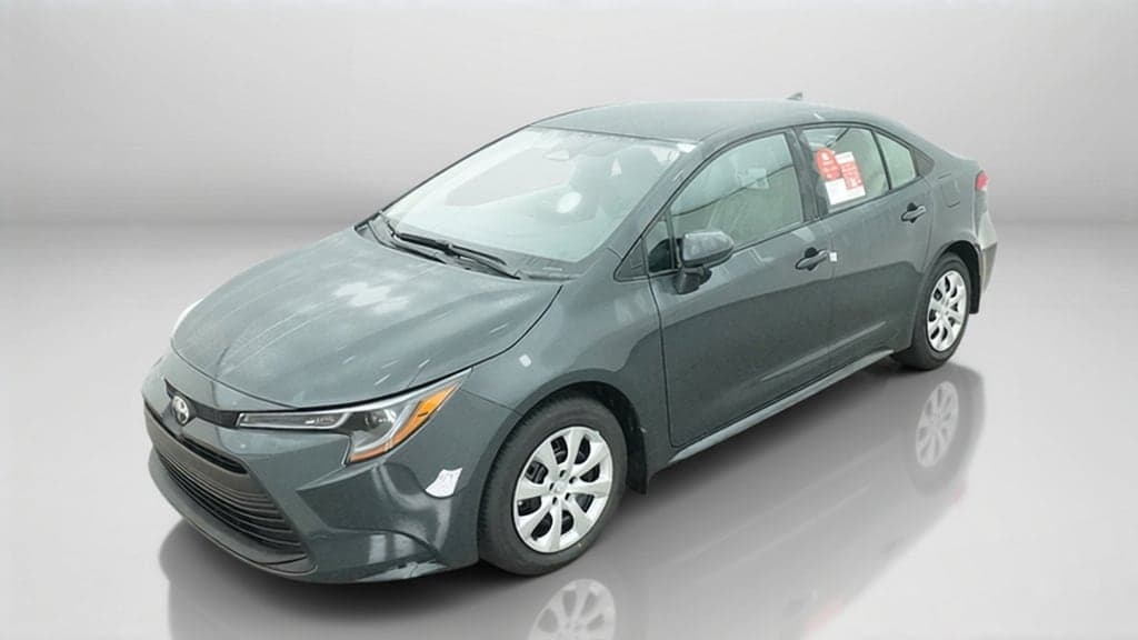 2027 Toyota Corolla LE — photo 1 of 18