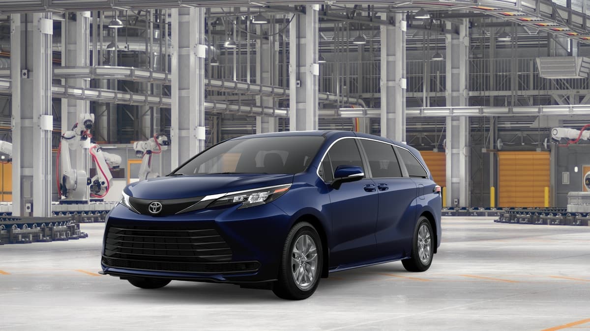 2026 Toyota Sienna LE — photo 1 of 23