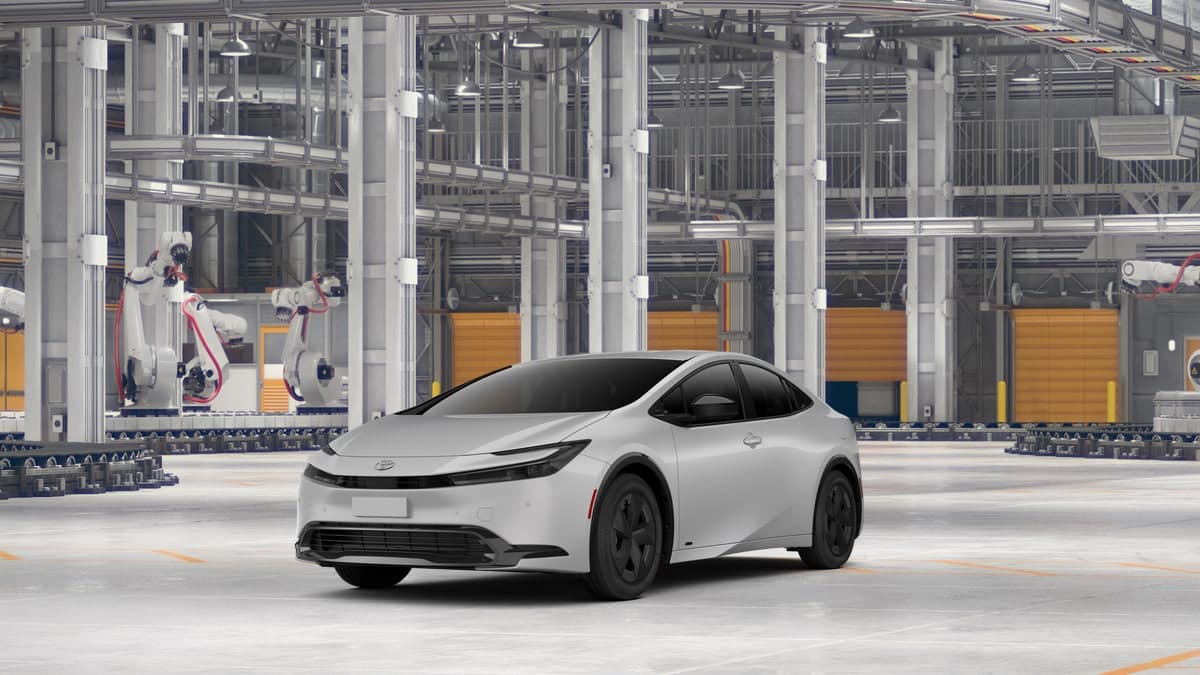 2027 Toyota Prius LE — photo 1 of 23