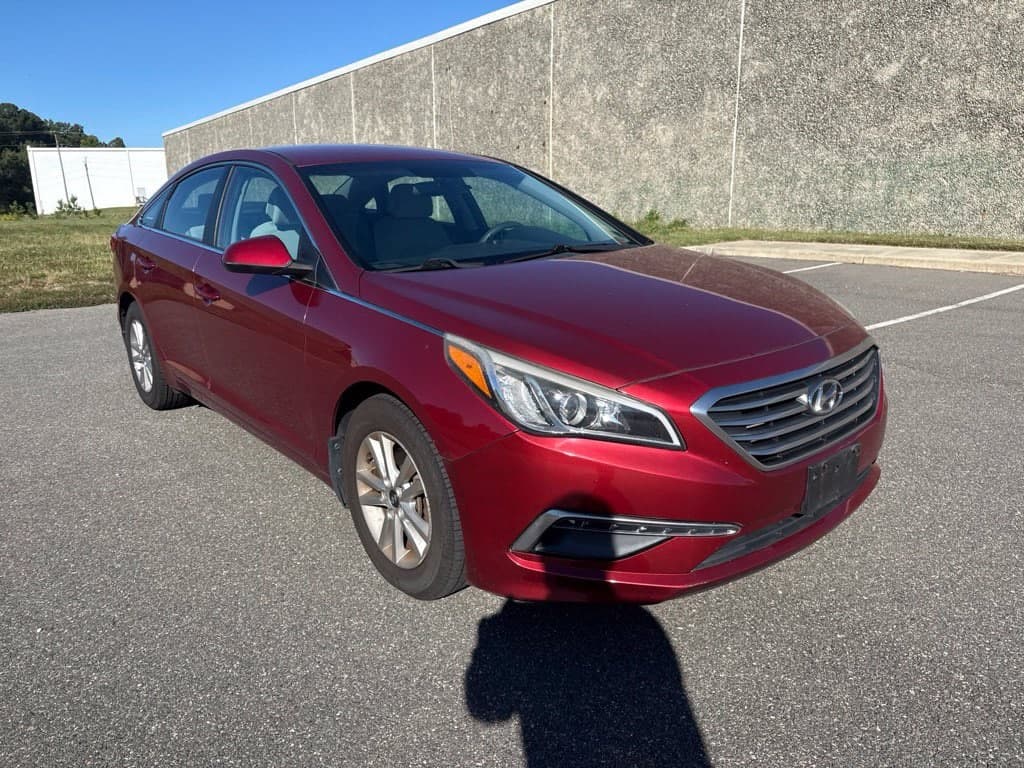 2015 Hyundai Sonata Base — photo 1 of 15