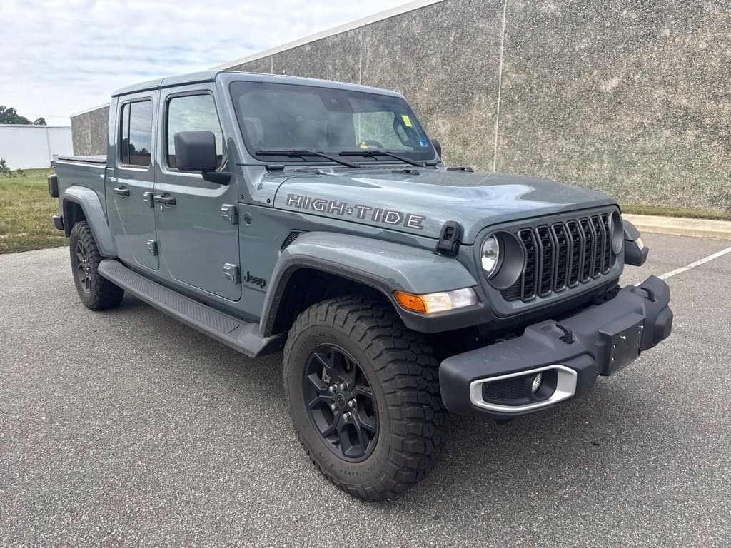 2025 Jeep Gladiator Sport — photo 1 of 15