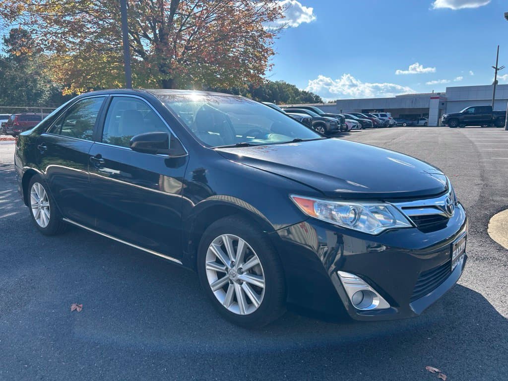 2012 Toyota Camry XLE — photo 1 of 14
