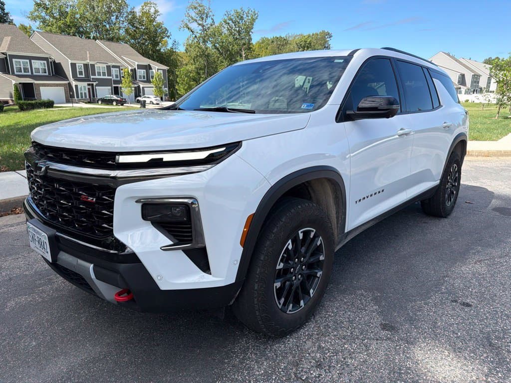 2024 Chevrolet Traverse AWD Z71 — photo 1 of 15