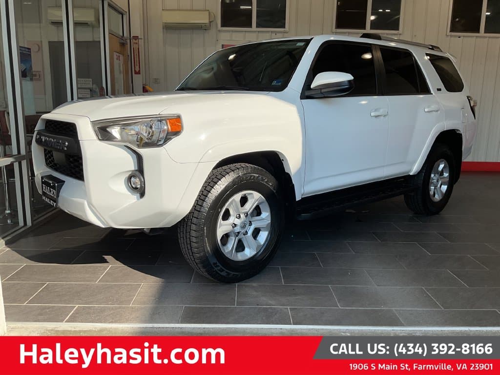 2022 Toyota 4Runner SR5 — photo 1 of 33