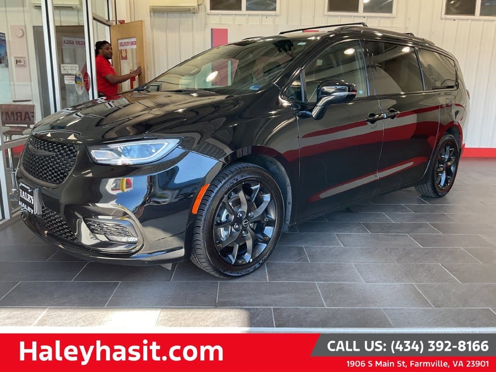 2025 Chrysler Pacifica Limited — photo 1 of 31