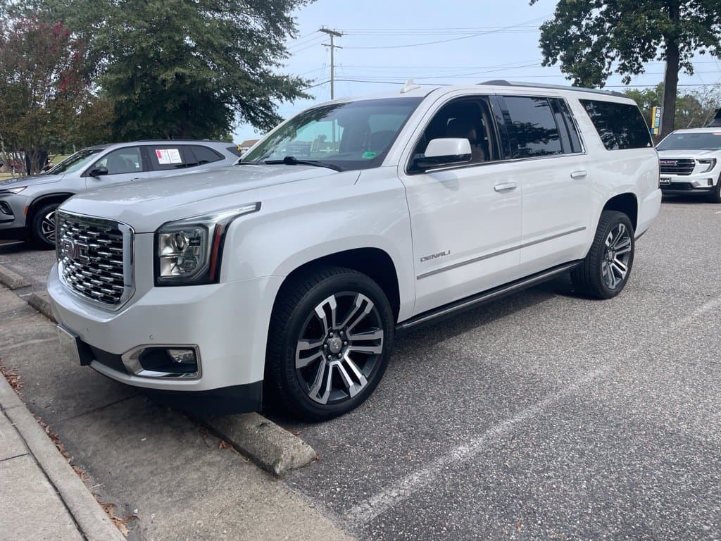 2020 GMC Yukon XL Denali — photo 1 of 13