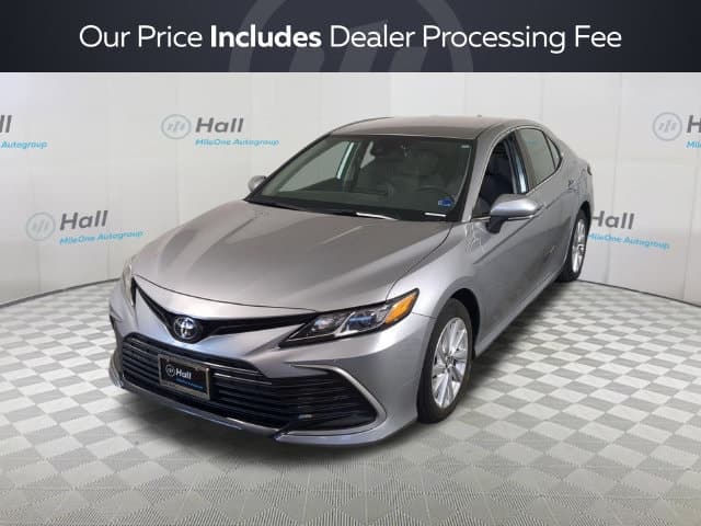 2024 Toyota Camry LE — photo 1 of 30