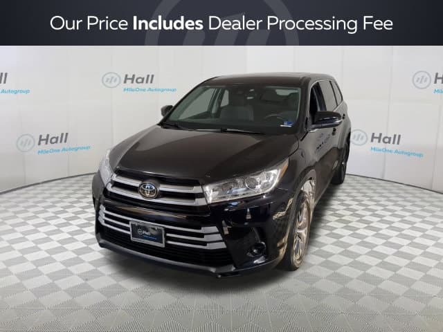 2017 Toyota Highlander LE — photo 1 of 30