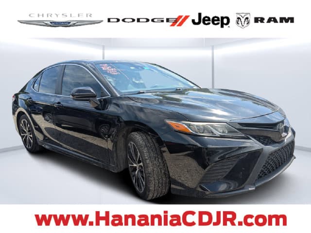 2020 Toyota Camry SE — photo 1 of 6
