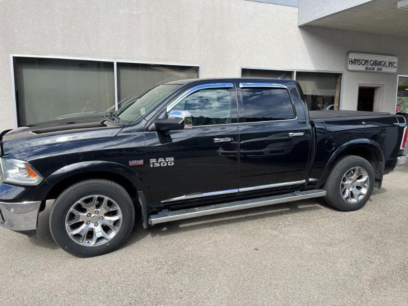 2017 RAM 1500 Limited — photo 1 of 8